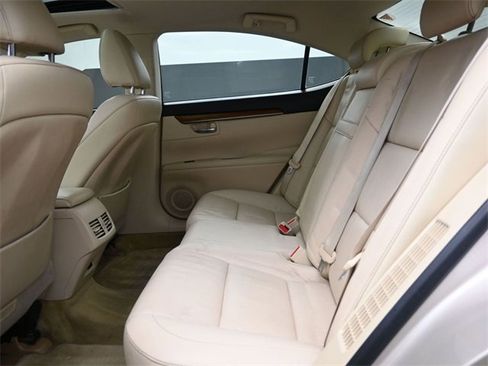 Used 2013 Lexus ES 300h image 26