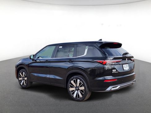 New 2026 Mitsubishi Outlander SE image 4