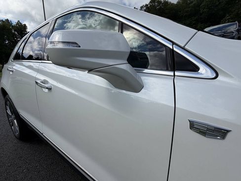 Used 2025 Cadillac XT5 Premium Luxury w/ Technology Package AWD/4WD image 7