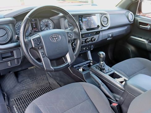 Used 2016 Toyota Tacoma TRD Sport AWD/4WD image 17