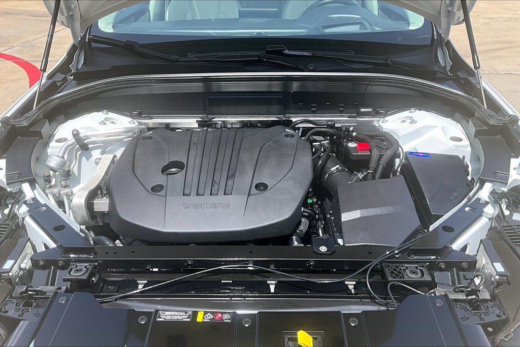 Certified 2026 Volvo XC60 B5 Ultra AWD/4WD image 13