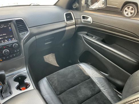 Used 2018 Jeep Grand Cherokee Altitude image 18