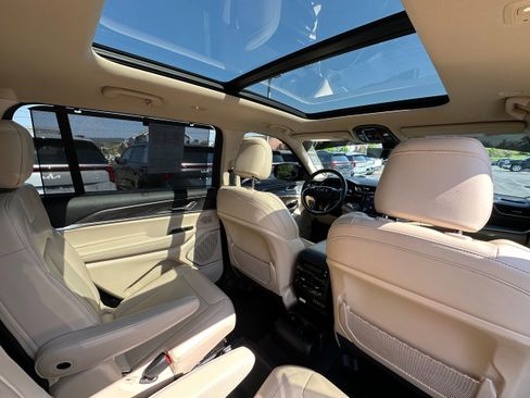 Used 2022 Jeep Grand Cherokee L Limited w/ Luxury Tech Group II AWD/4WD image 16