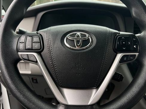 Used 2018 Toyota Sienna LE image 20