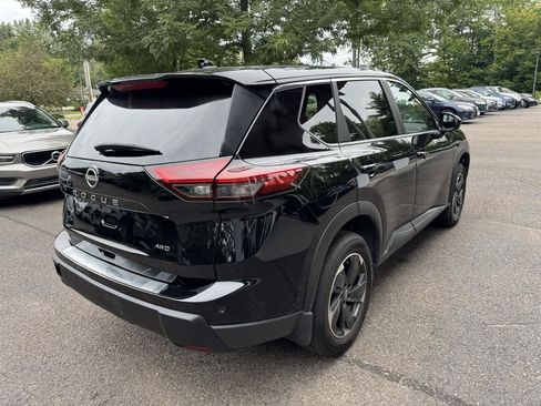 Used 2025 Nissan Rogue SV AWD/4WD image 5