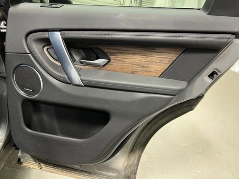 Used 2020 Land Rover Discovery Sport SE image 14