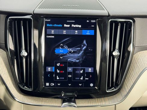 Used 2023 Volvo XC60 B5 Ultimate w/ Protection Package Premier image 28