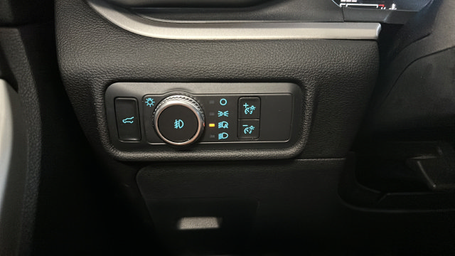 Used 2021 Ford Explorer XLT w/ Equipment Group 202A AWD/4WD image 31