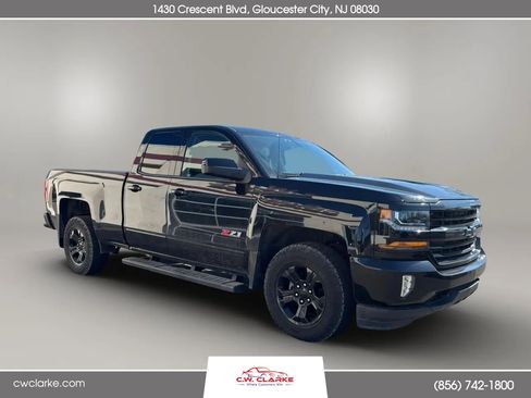 Used 2018 Chevrolet Silverado 1500 LT w/ Midnight Edition image 3