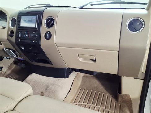 Used 2005 Ford F150 XLT image 7