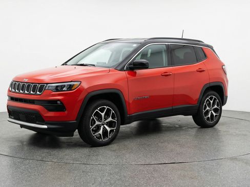 Used 2025 Jeep Compass Limited AWD/4WD image 3