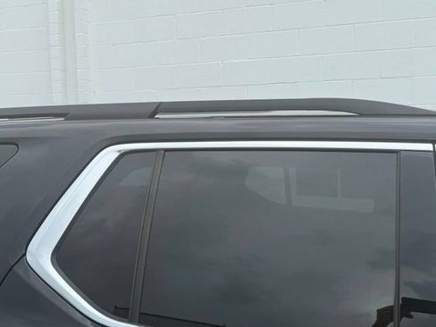 Used 2021 Chevrolet Traverse LT FWD image 10