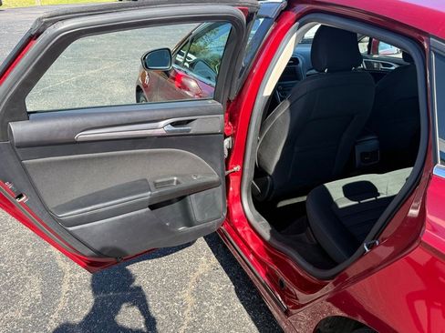 Used 2019 Ford Fusion SE FWD image 22