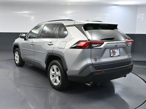 Used 2019 Toyota RAV4 LE w/ Carpet Mat Package AWD/4WD image 9