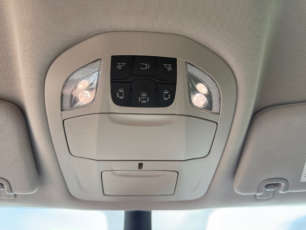 Used 2024 Chrysler Pacifica Limited FWD image 47