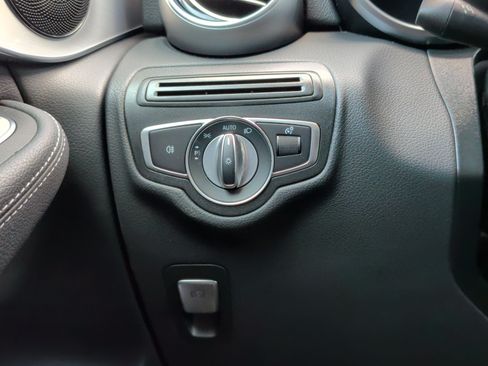 Used 2022 Mercedes-Benz GLC 300 image 23