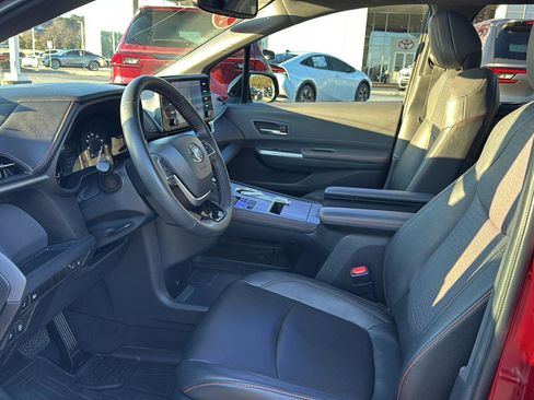 Certified 2023 Toyota Sienna XSE image 8