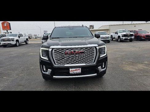 Used 2023 GMC Yukon Denali w/ Max Trailering Package image 8
