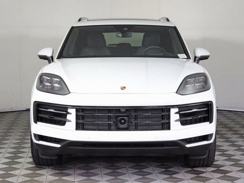 Certified 2025 Porsche Cayenne image 10