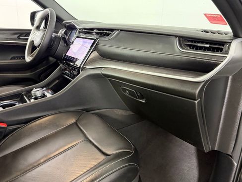 Used 2024 Jeep Grand Cherokee L Limited w/ Luxury Tech Group II image 33