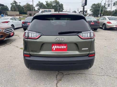 Used 2019 Jeep Cherokee Latitude w/ Cold Weather Group image 7