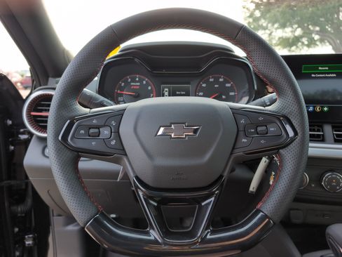 New 2026 Chevrolet Trax RS w/ Sunroof Package FWD image 25