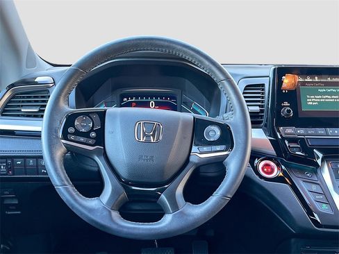 Used 2023 Honda Odyssey Touring image 11