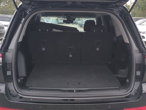 Used 2023 Jeep Grand Cherokee Laredo image 16