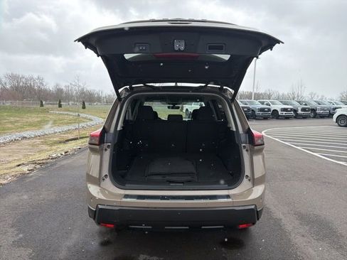 Used 2024 Nissan Rogue SV image 9