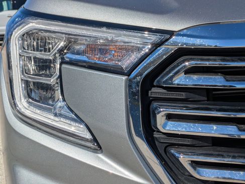 Used 2023 GMC Terrain SLT image 10