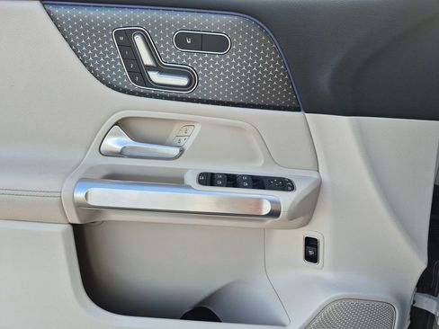 Used 2024 Mercedes-Benz EQB 300 4MATIC image 6