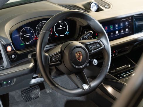 Certified 2026 Porsche Cayenne GTS AWD/4WD image 21