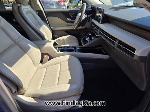 Used 2022 Lincoln Corsair Reserve w/ Rear Removable Package Tray FWD image 16