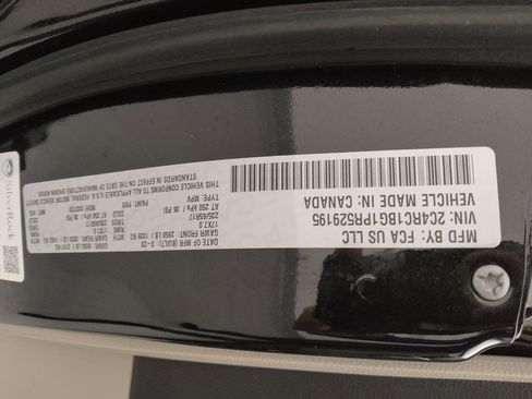 Used 2023 Chrysler Pacifica Touring-L image 33