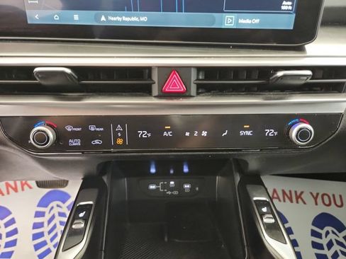 Used 2025 Kia Sorento EX FWD image 19
