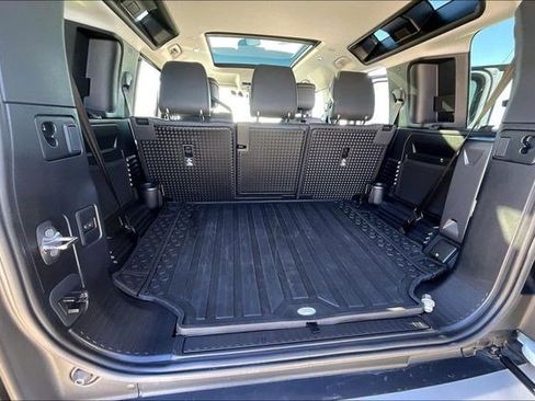Used 2025 Land Rover Defender 110 S image 33