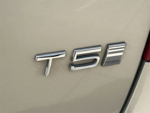 Used 2018 Volvo S60 T5 Inscription Platinum image 14
