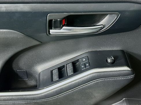 Used 2021 Toyota Highlander XLE image 15