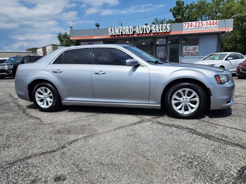 Used 2015 Chrysler 300 Limited RWD image 10
