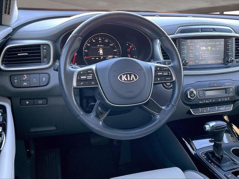Used 2019 Kia Sorento SX image 8