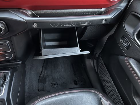 Used 2021 Jeep Wrangler Unlimited Rubicon w/ Uconnect 4C Nav & Sound Group image 35