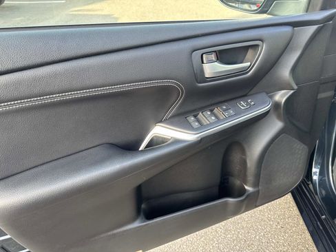 Used 2017 Toyota Camry XLE image 12