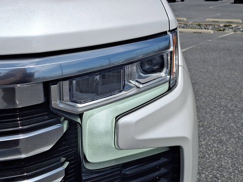 Used 2024 Chevrolet Silverado 1500 High Country w/ Technology Package AWD/4WD image 9