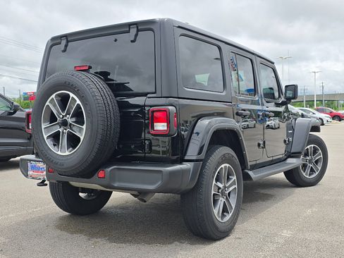 Used 2023 Jeep Wrangler Unlimited Sahara w/ Cold Weather Group AWD/4WD image 8