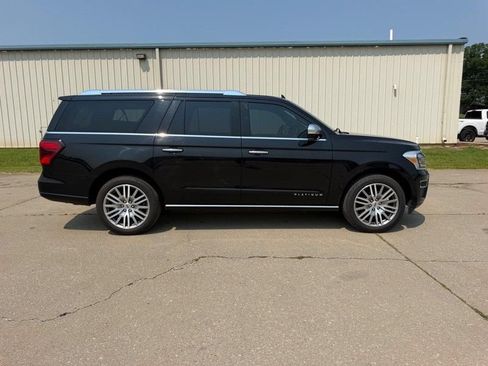 Used 2022 Ford Expedition Max Platinum AWD/4WD image 2