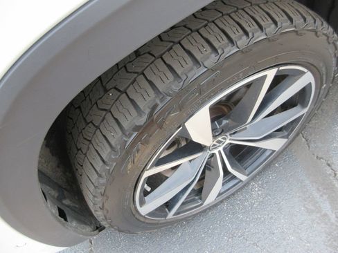 Used 2024 Volkswagen Atlas Cross Sport SEL Premium R-Line AWD/4WD image 11