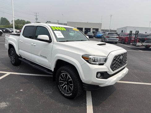 Used 2021 Toyota Tacoma TRD Sport AWD/4WD image 8