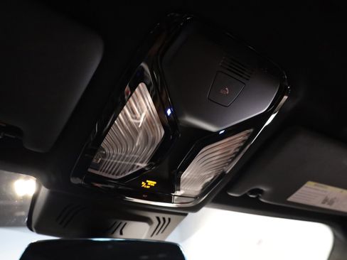 Used 2023 BMW M3 Competition w/ M Carbon Exterior Package image 31