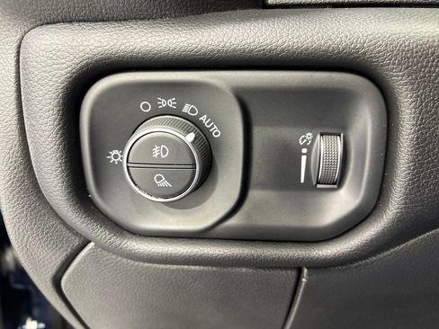 Used 2024 RAM 2500 Big Horn w/ Night Edition AWD/4WD image 43