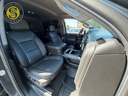 Used 2022 GMC Sierra 1500 SLT w/ SLT Premium Plus Package AWD/4WD image 18